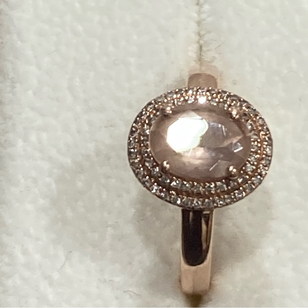 SOLD ✅.  14k Gold Oval Morganite and diamond Halo Ring - Picture 10 of 13